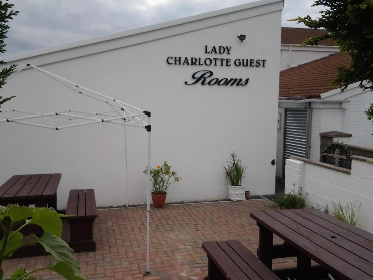 Lady Charlotte Guest Rooms Triple Rooms Dowlais Eksteriør bilde