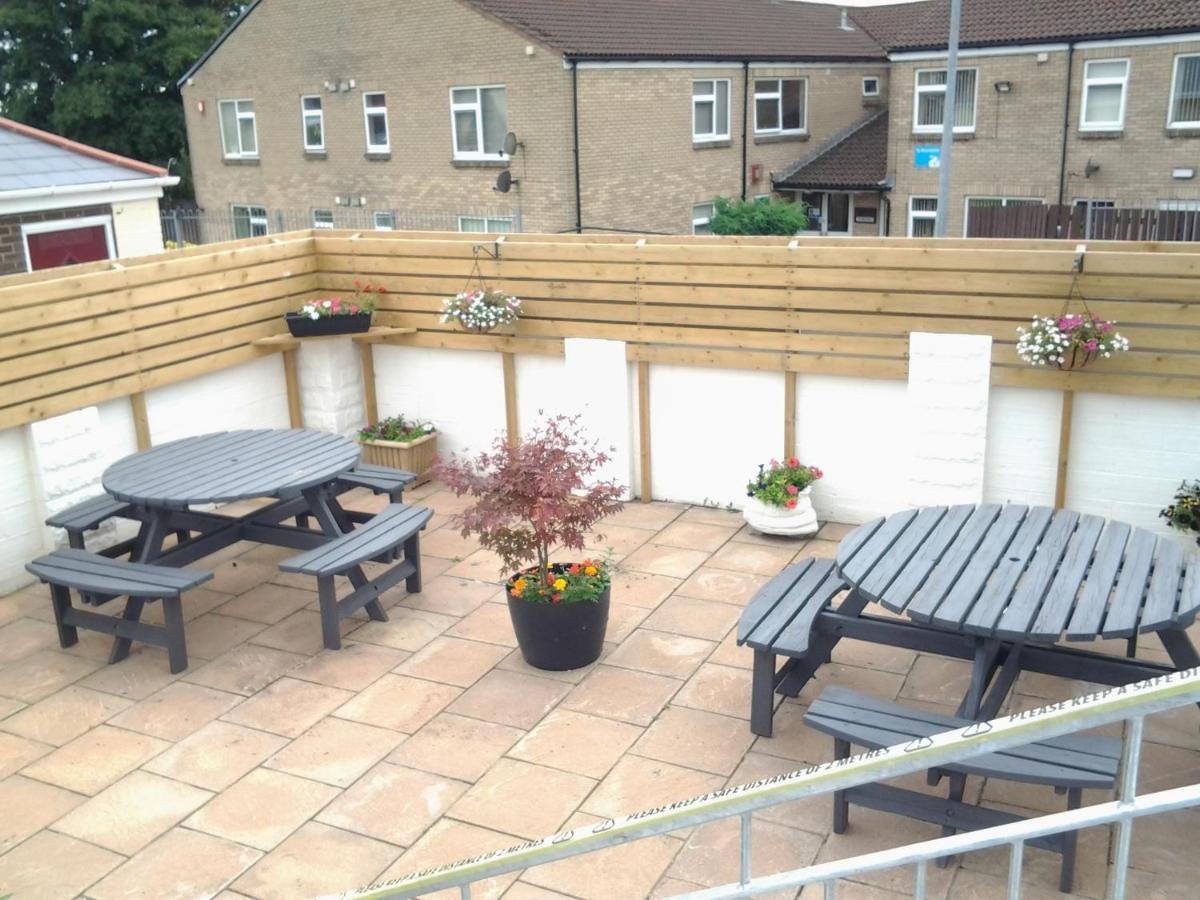 Lady Charlotte Guest Rooms Triple Rooms Dowlais Eksteriør bilde